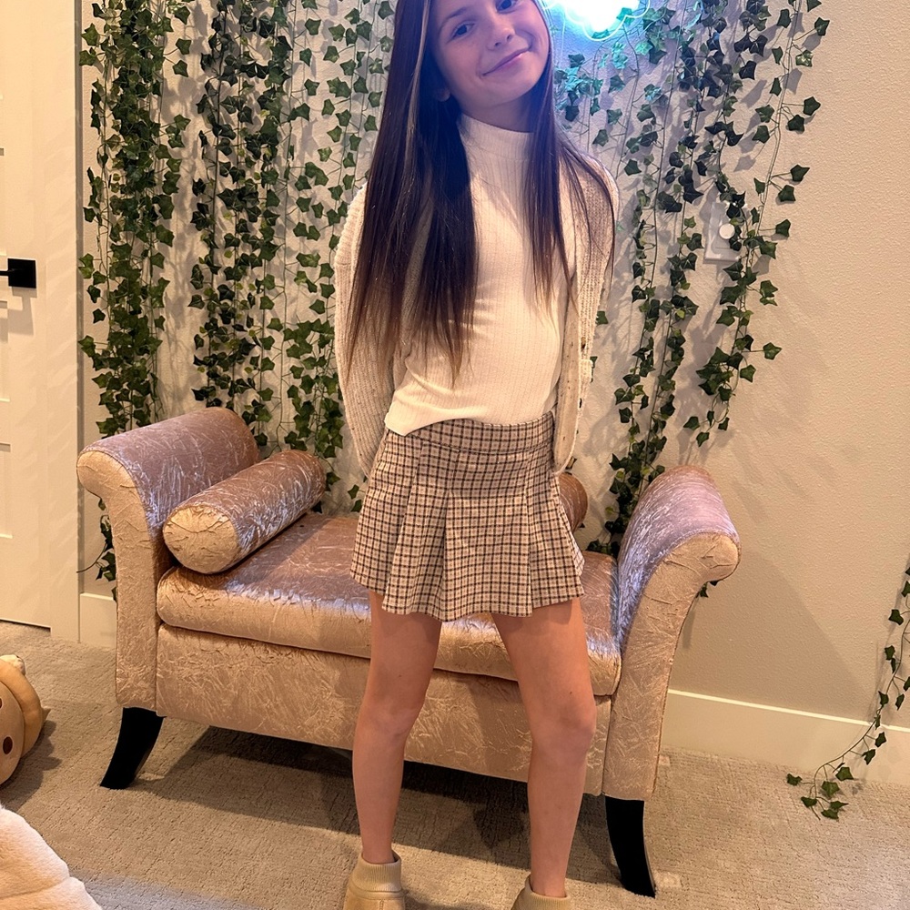 Abercrombie Kids White turtle neck  Comfortable Fit plaid skirt.